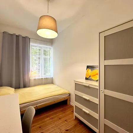 Ksiazat Pomorskich 23 & Parking Quarto em Acomodações Particulares